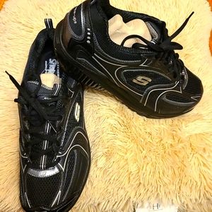 NWT Skechers Shape-Ups Walking Women’s Shoes Sz 10